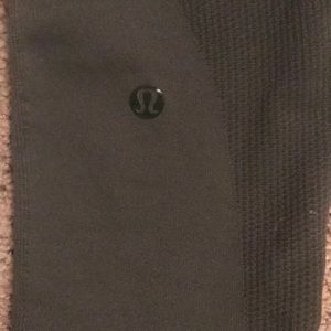 Lululemon 8 army green